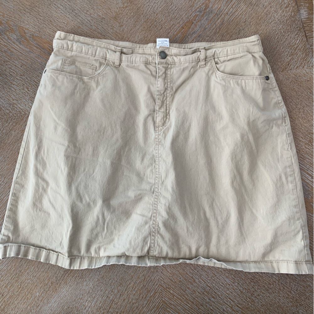 Croft & Barrow Khaki Mini Skort Sz 14 Stretch Front Pockets Waist 36” Length 17”